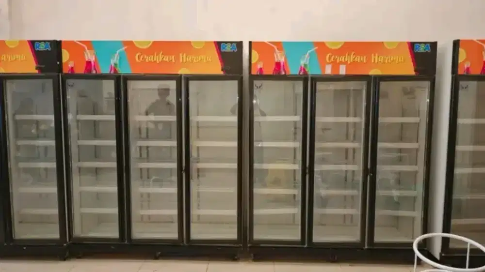 Cari showcase bekas segala kondisi