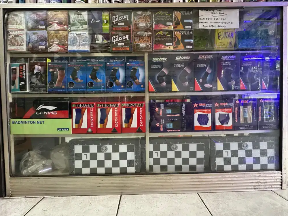 Dijual etalase second masih mulus dan bersih COD inpres larangan