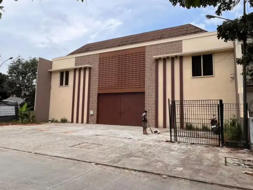 Dijual/Disewakan cepat gudang workshop distribution center siap pakai di jalan Basoka Kembangan Jakarta Barat