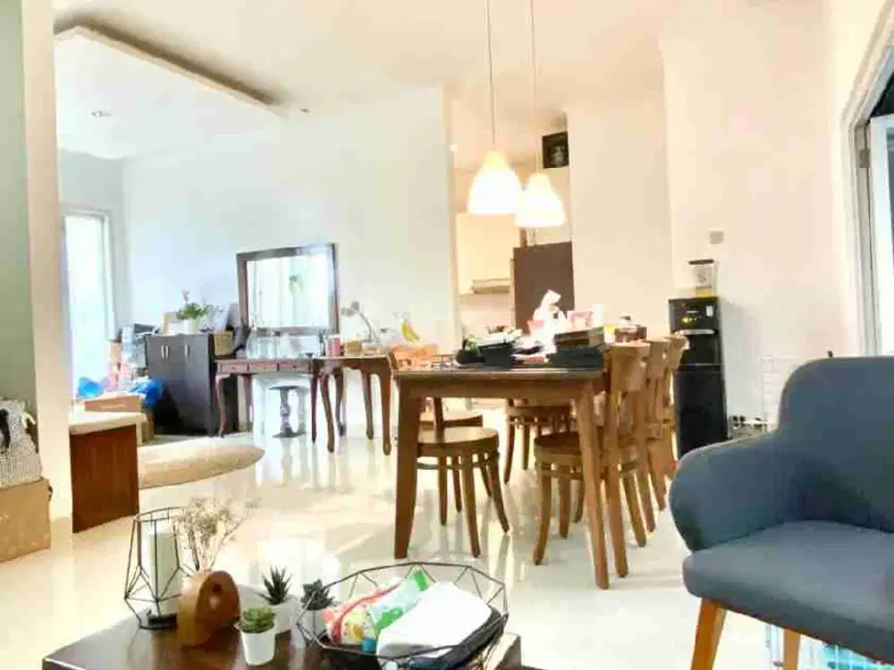 Rumah Hoek Pencahayaan maksimal Rapih Bintaro sektor 9