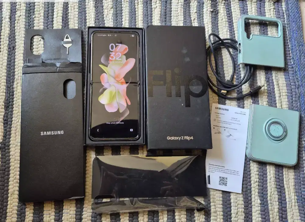 Samsung Z Flip 4 128Gb Rose Gold SEIN