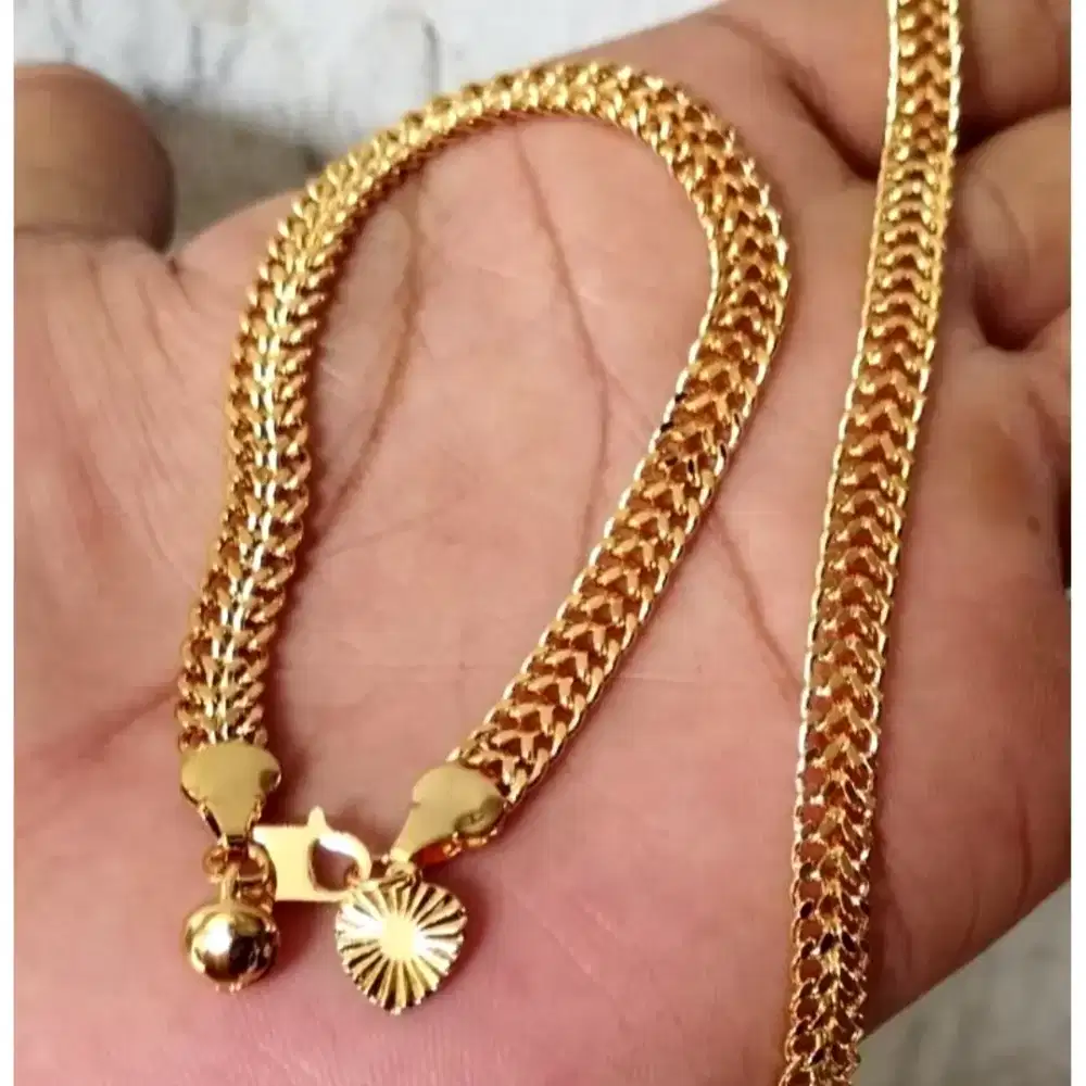 Gelang unik terbaru terbuat dari bahan koin logam