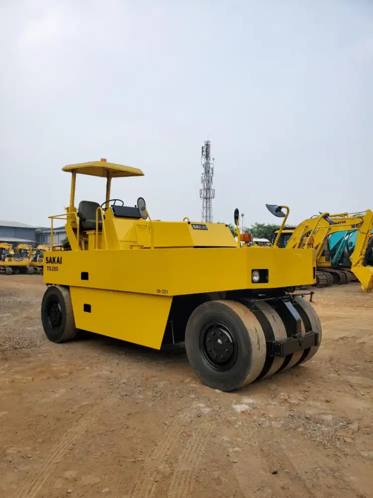 Tire Roller Sakai TS200 Tahun 2026