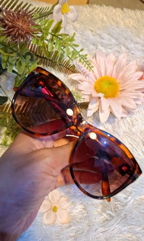 Kacamata Hitam H &.M Tortoise Shell Classic