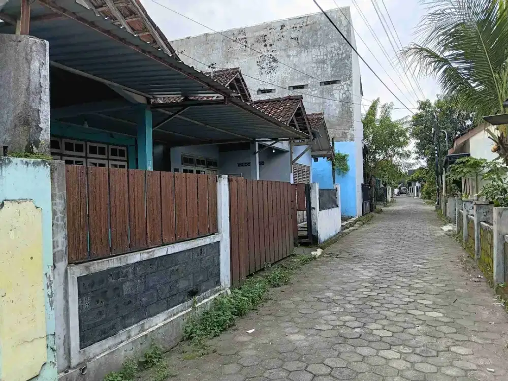 Di beli separp boleh tanah bonus dua rumah di area stadion maguwoharjo dekat kampua upn amikom instiper sadar paingan