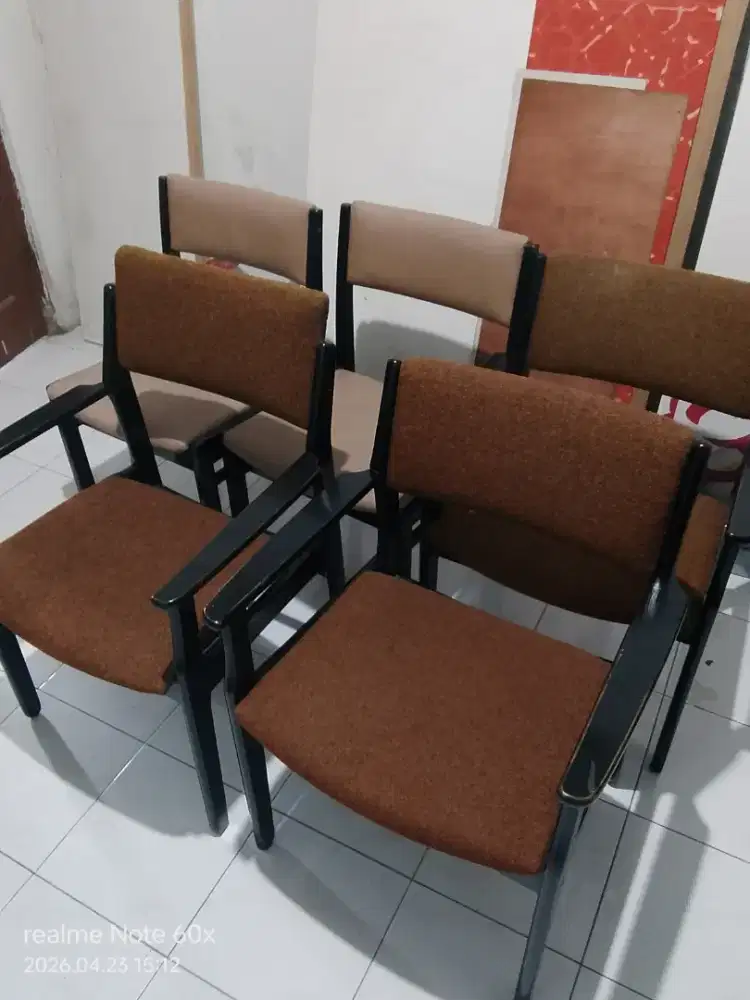 Kursi ligna kondisi baik