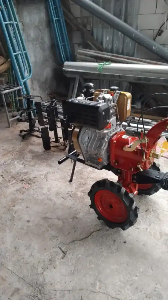 Mesin Traktor Tangan