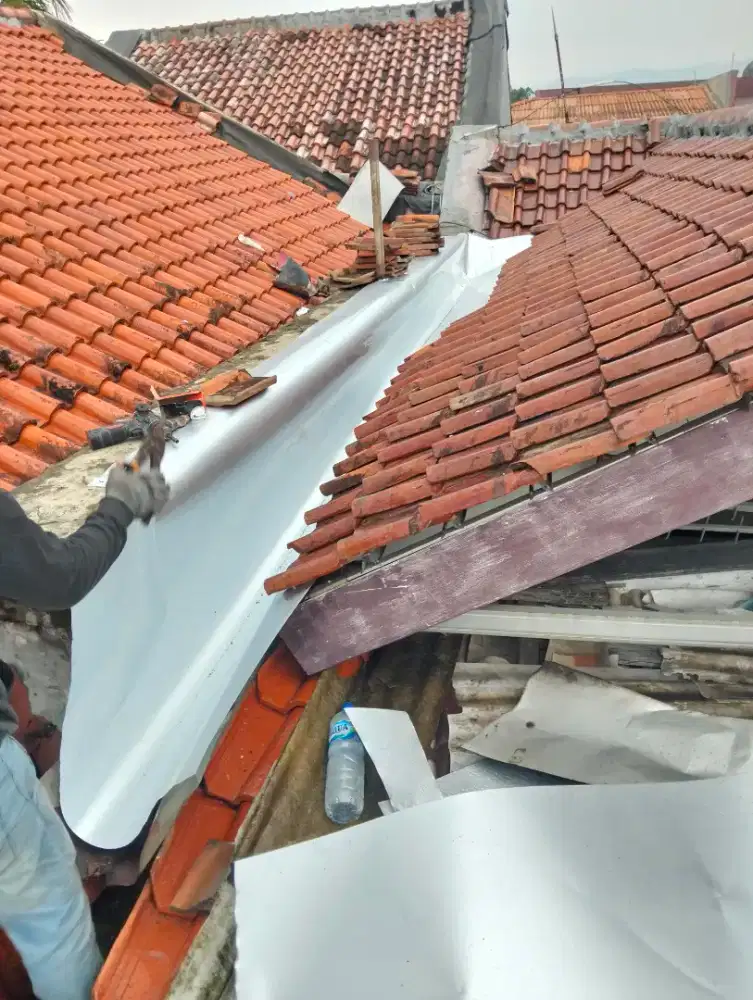 Tukang atap bocor rembesan ganti atap
