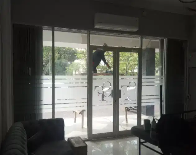 Kaca film buram sandblast untuk kaca gedung dan bangunan