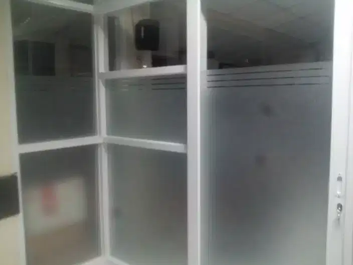 STIKER kaca sandblast es kaca film one way kacafilm & cutting sticker