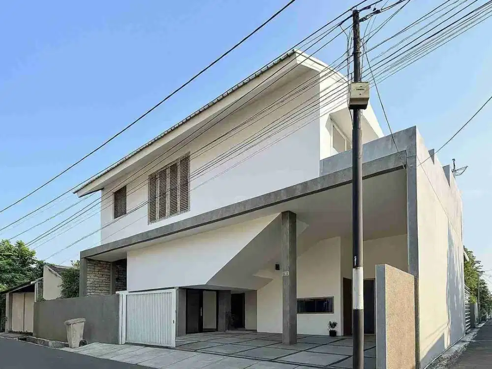 Dijual Rumah Hook Dominan Kayu Jati Design Arsitek