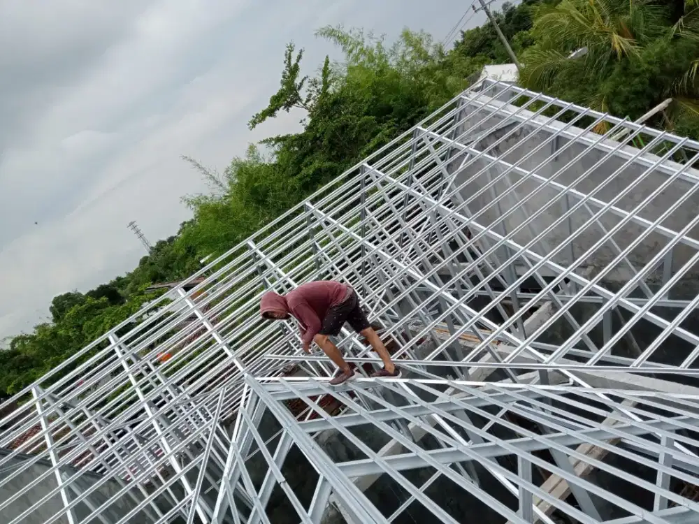 Baja ringan SNI az 100 terpasang