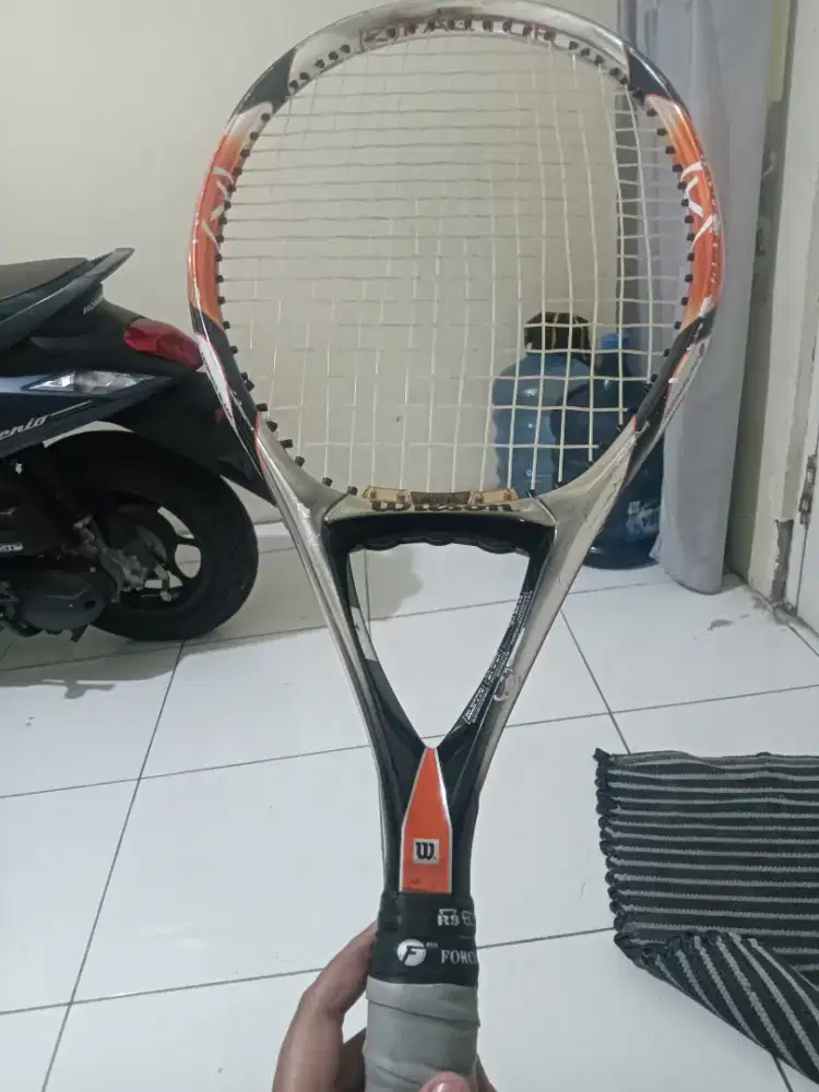 Raket tennis Wilson k four factor
