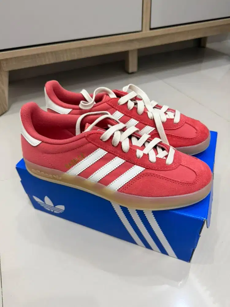 Sepatu adidas/sepatu