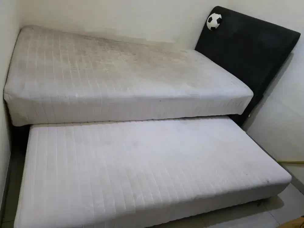 Tempat tidur single dua kasur