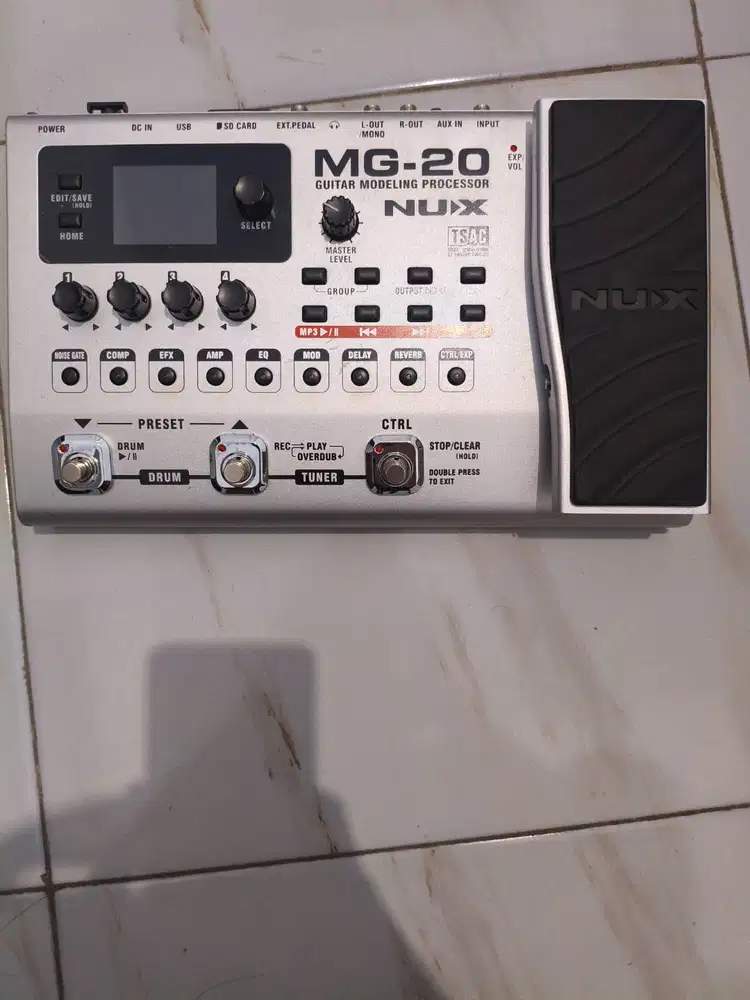 GITAR MULTI EFEK DIGITAL NUX MG 20 SECOND KONDISI MULUS