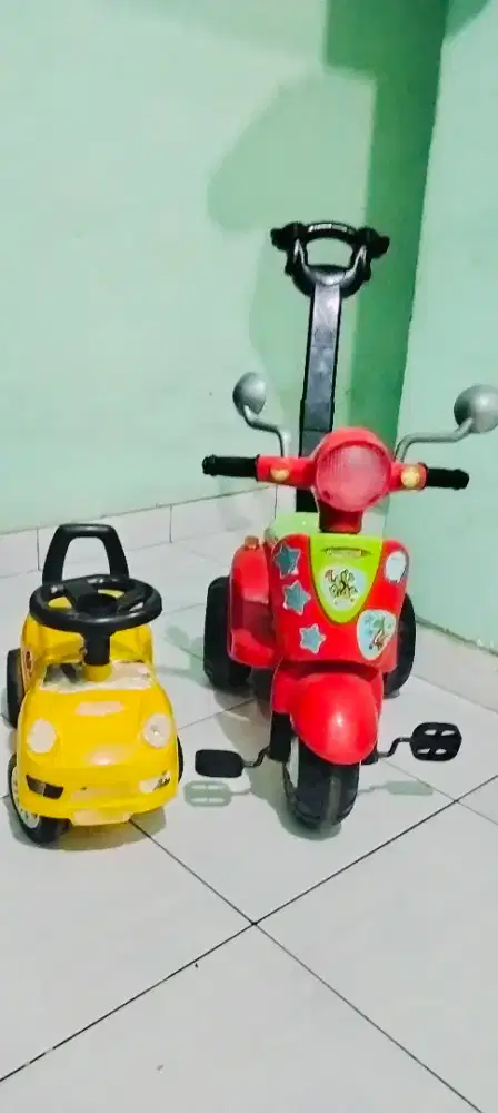 Sepeda motor pespa dan mobil dorong kaki anak
