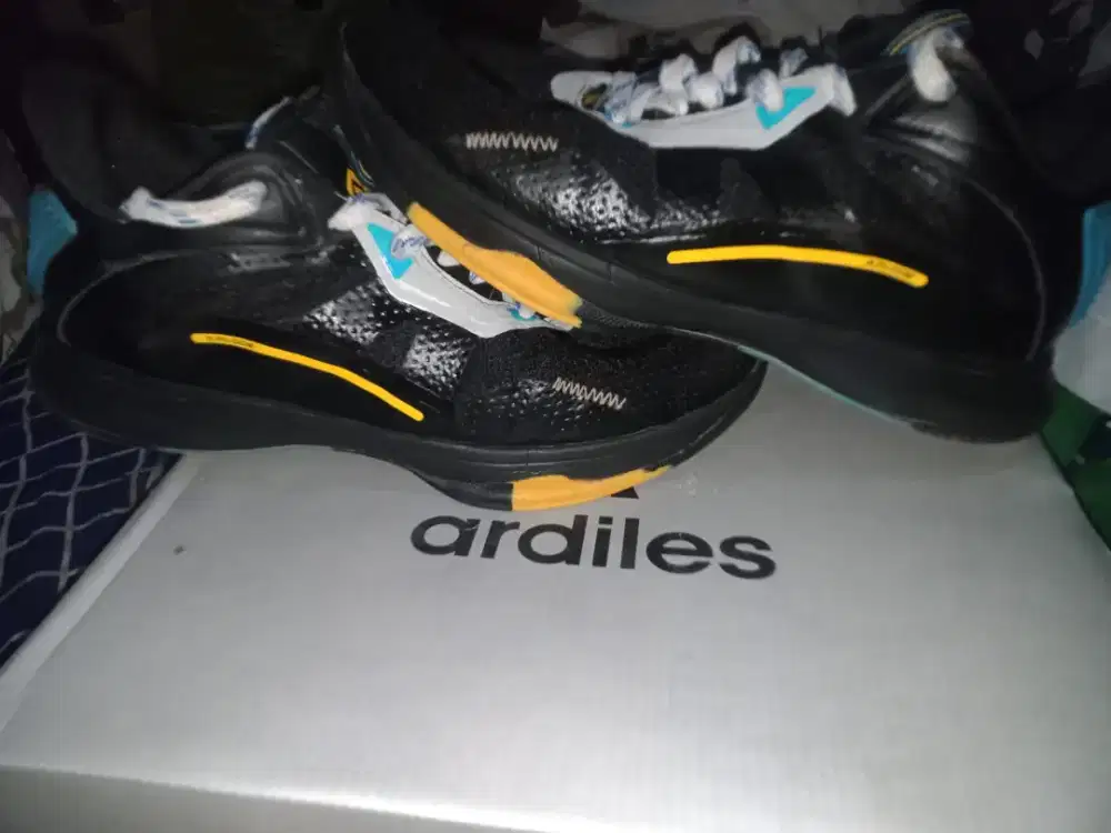 Sepatu basket ardiles