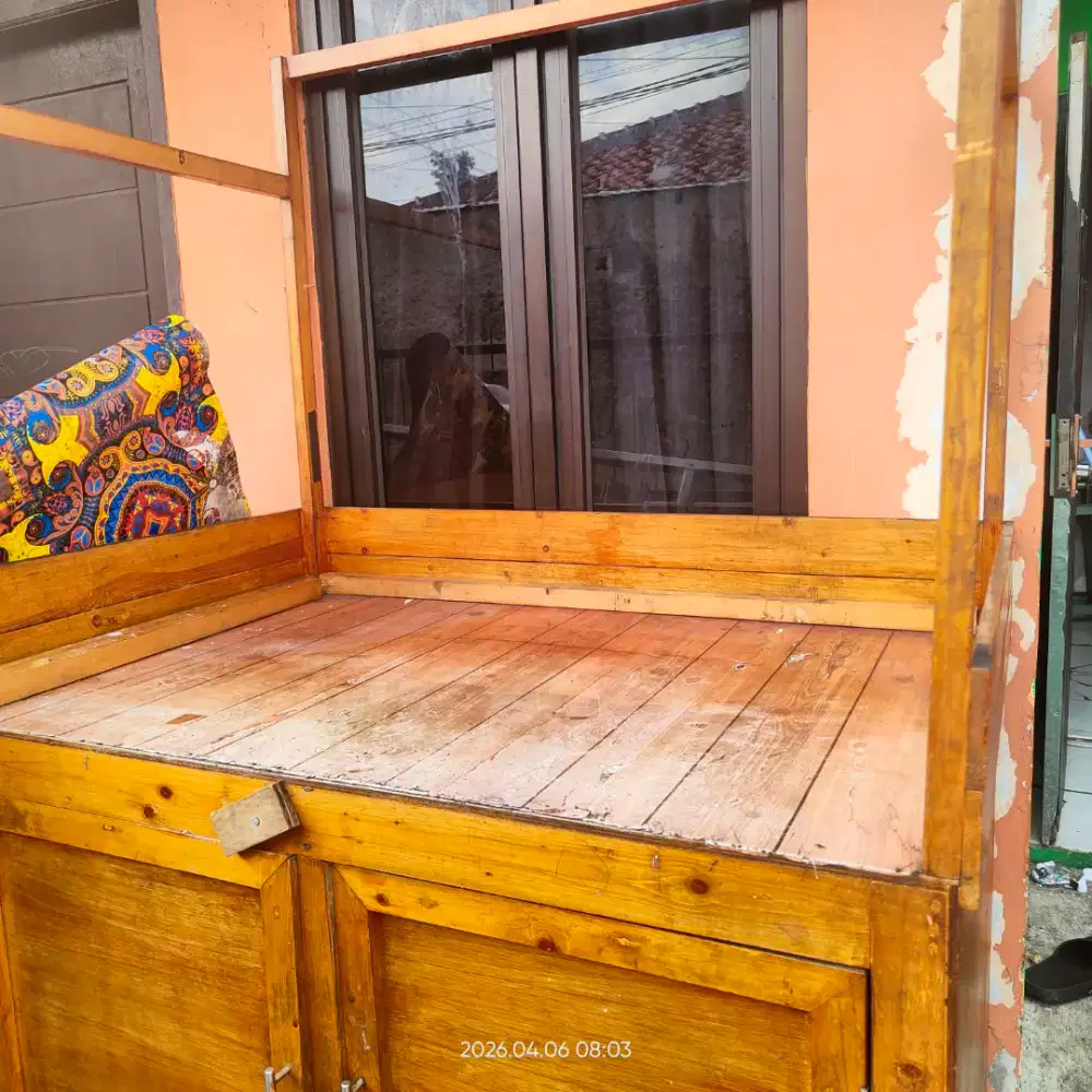 Meja tempat jualan minuman sachet