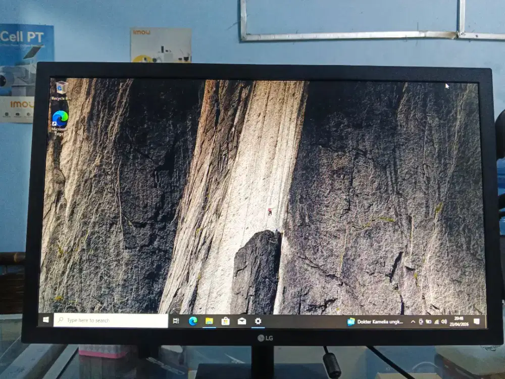 MONITOR LG 24INC LED siap pakai