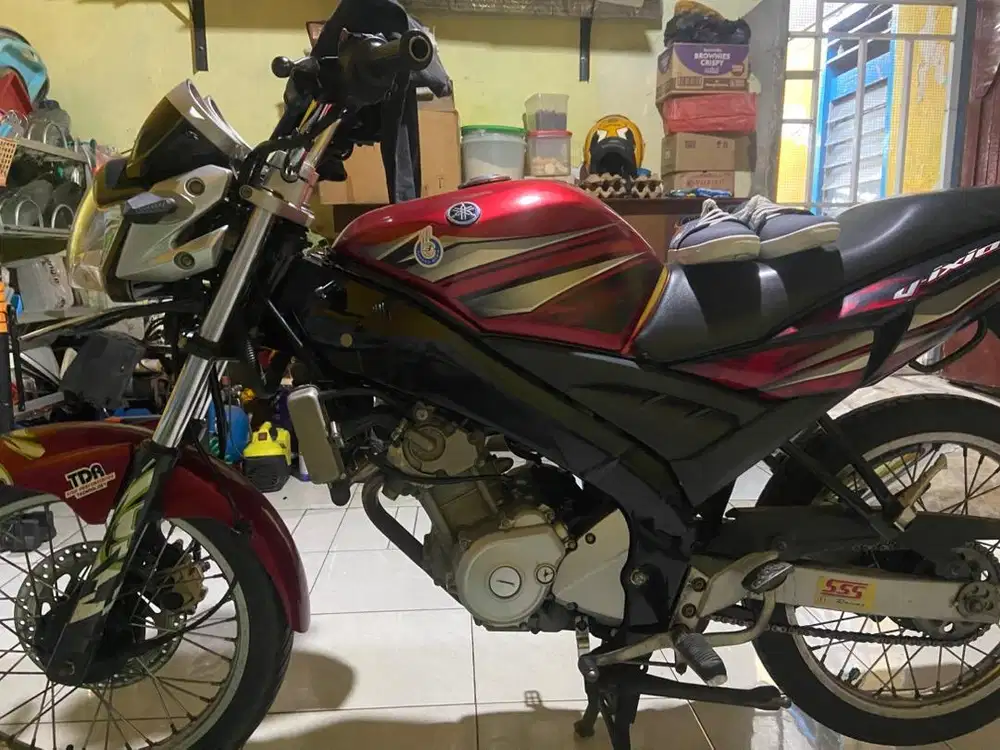 Yamaha vixion old merah maron