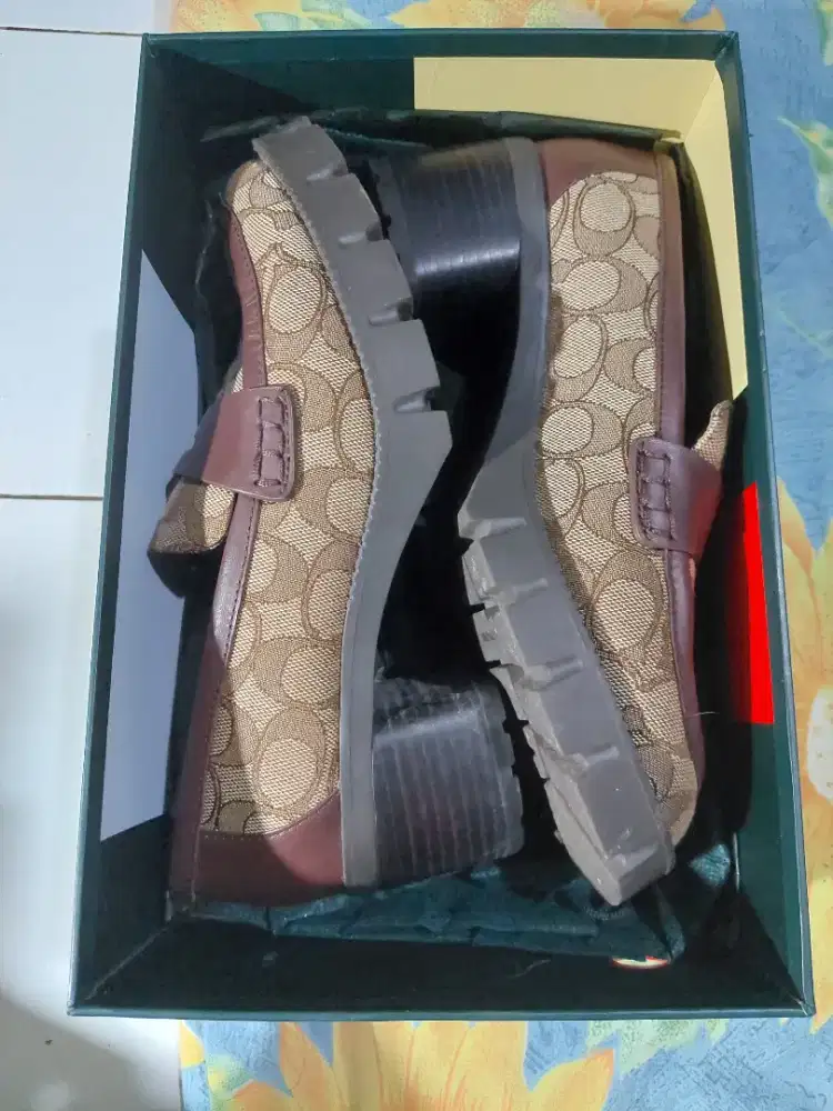 Sepatu Coach cora loafer Original ( Preloved )