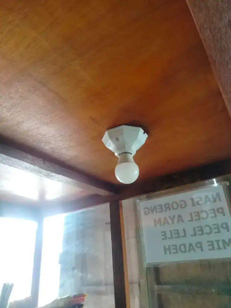 Di jual etalase dan box jualan minuman