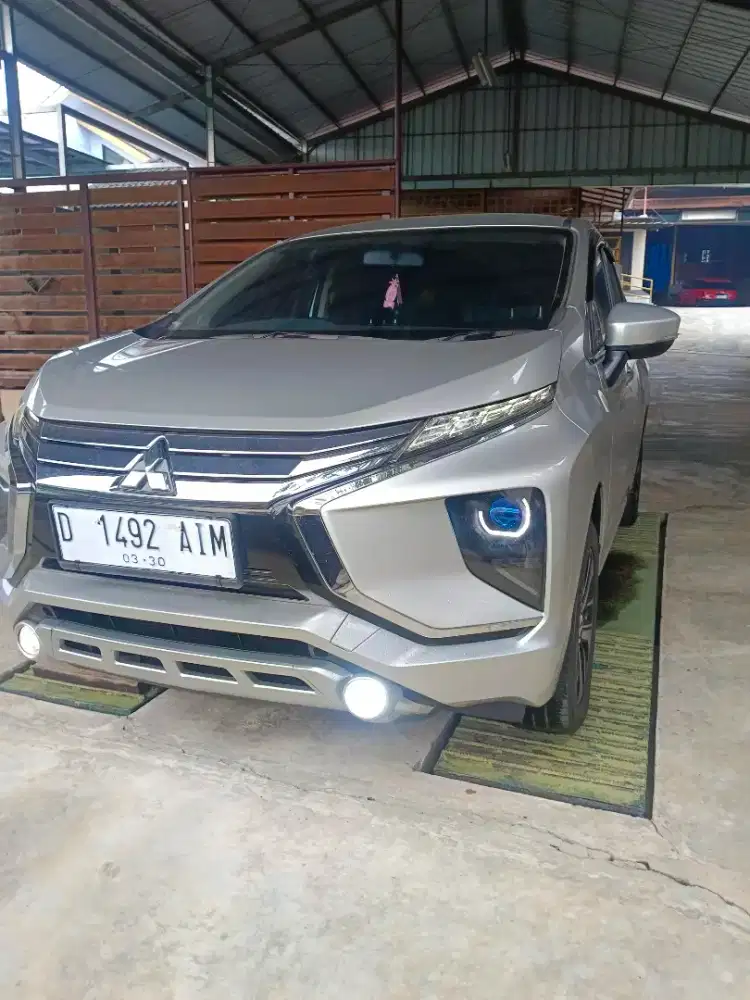 Bismillah numpang jual E xpander sport 2019 no. D. Silver