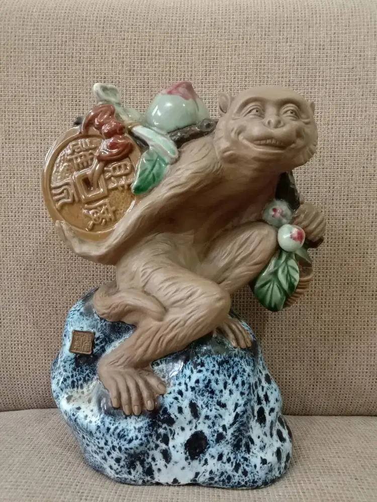 Hiasan Patung Keramik Monyet Khas Tiongkok Chinese Fengshui