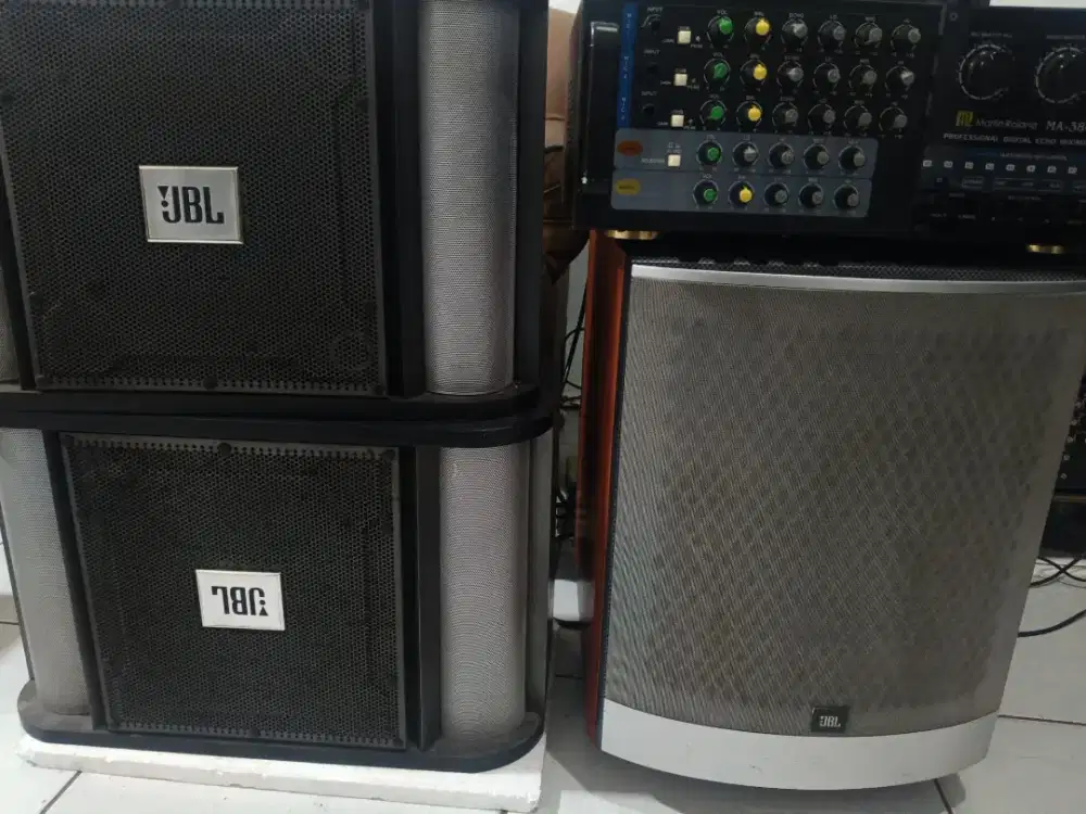 Jl 1 set Audio karoke jbl (. Ampli + spiker + sub wofr aktif Jbl)