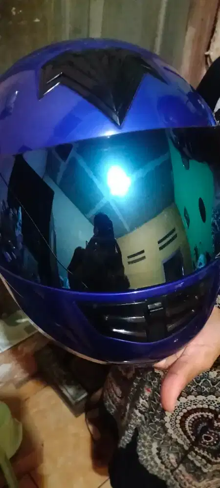 Helm kaca biru ori