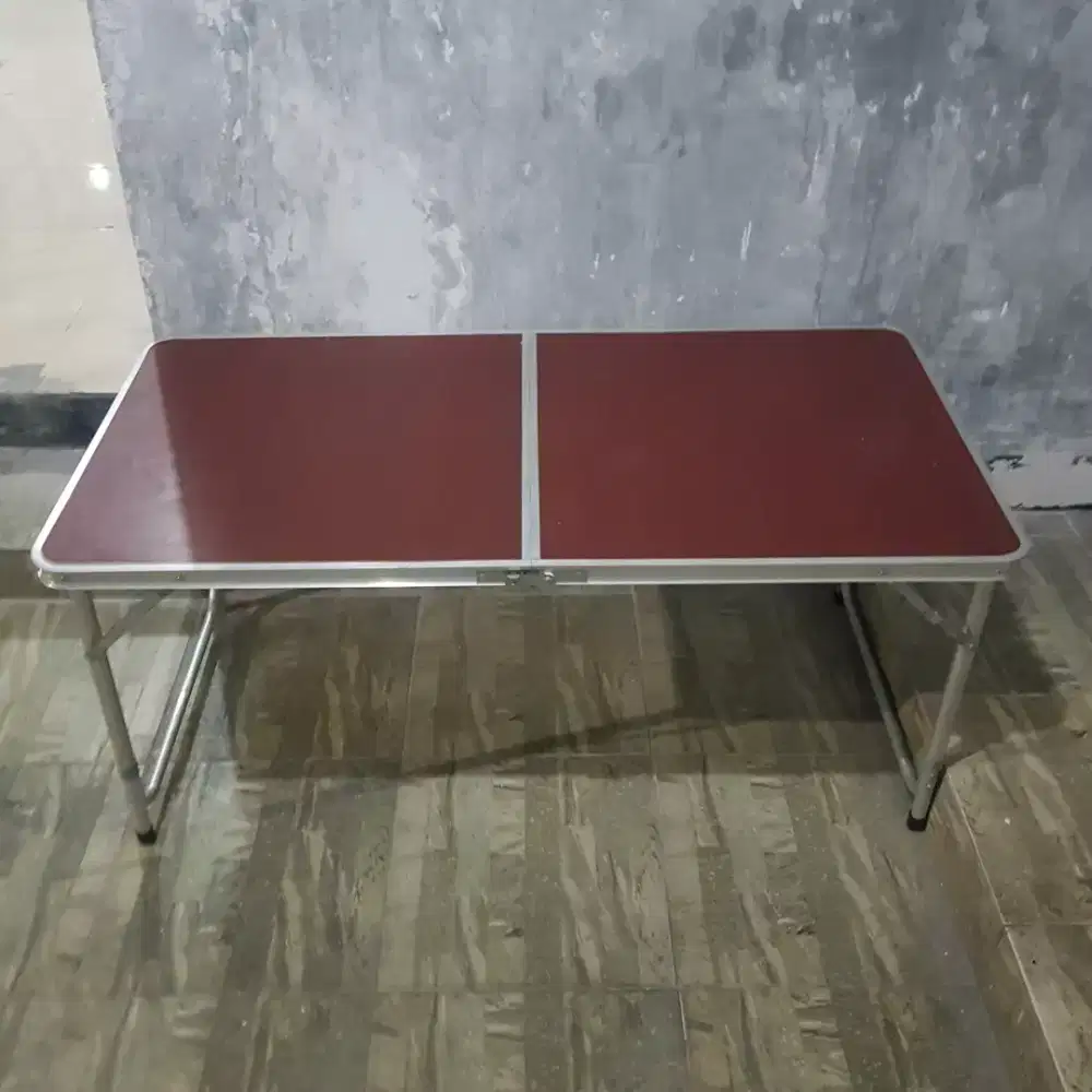 Meja portable / lipat koper