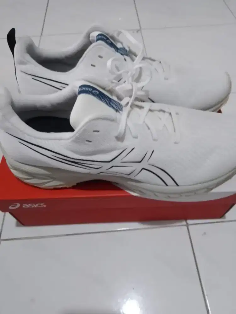Sepatu merk asics