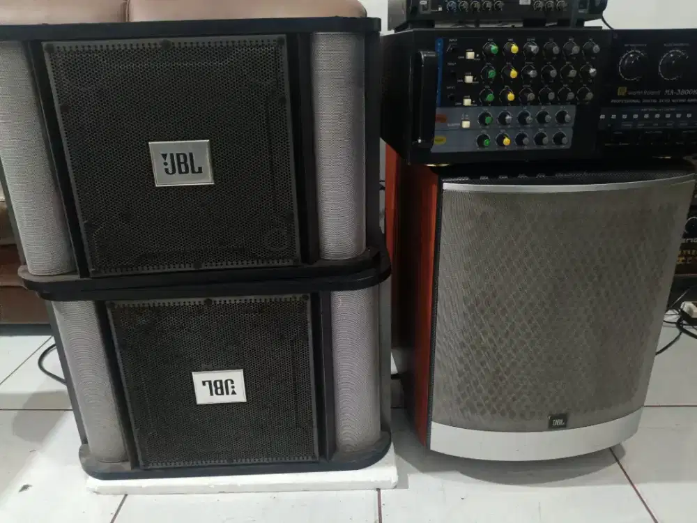 Jl 1 set Audio karoke JBL Ampli+ spiker jbl + sub wofraktif jbl 12 in)