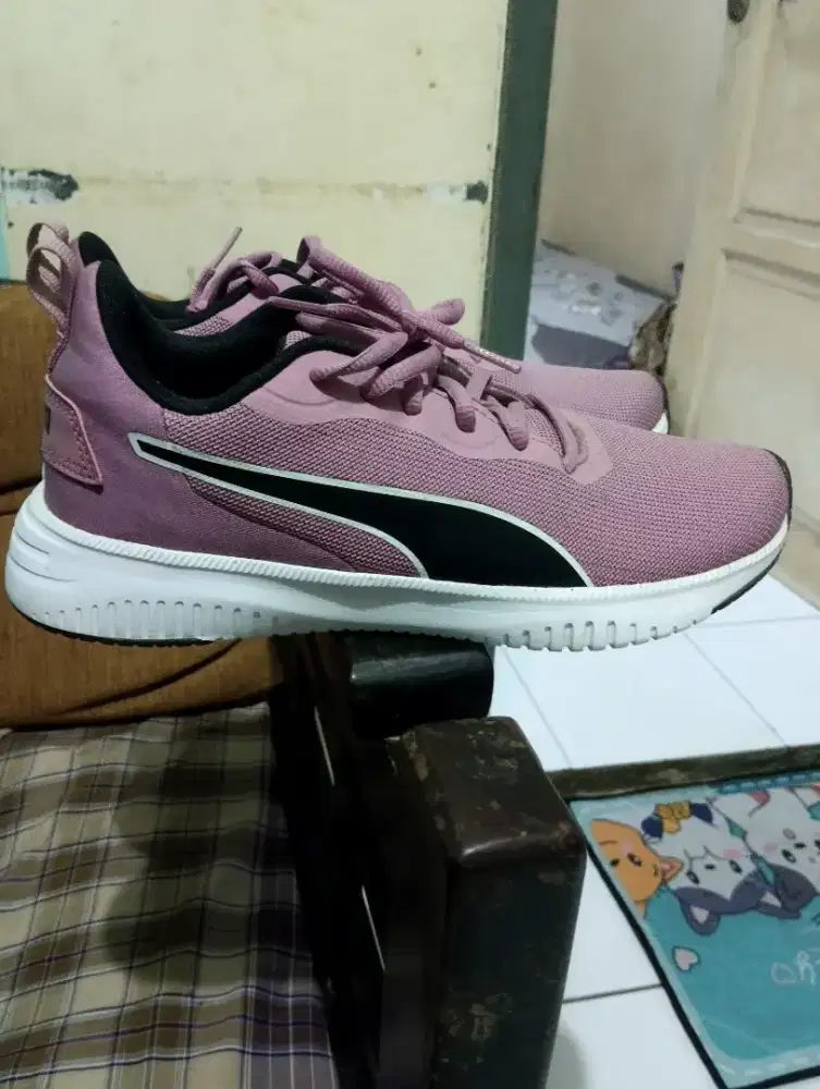 Sepatu puma running woman