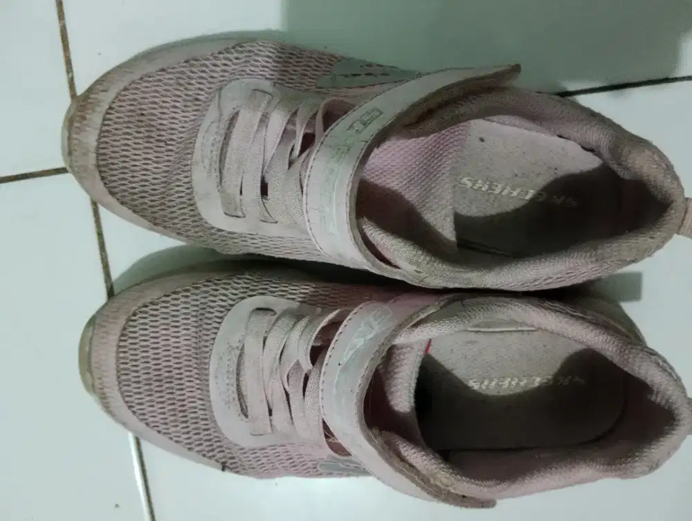 Sepatu Skechers anak