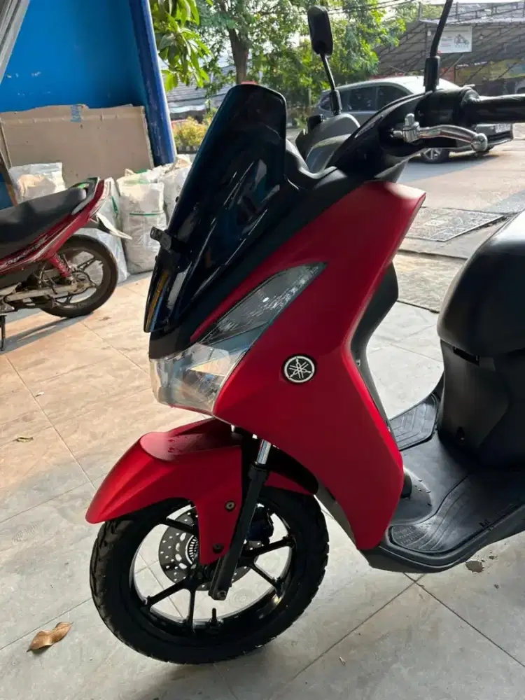 Yamaha Lexi Matte Red – Body Mulus & Pajak Hidup (Siap Pakai!)