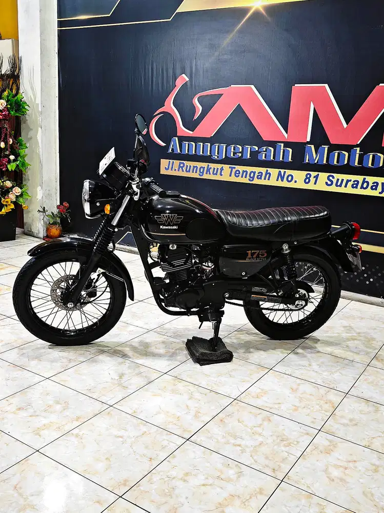 W175 Black style 2024 clasic keren gaya mewah. Anugerah motor rungkut