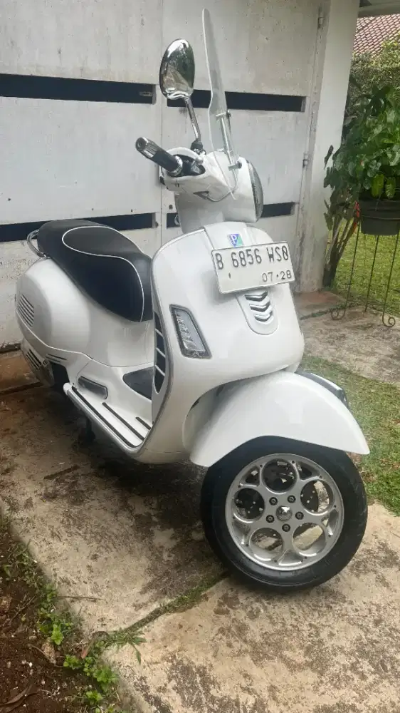Vespa GTS 150 Putih (White) Tahun 2019