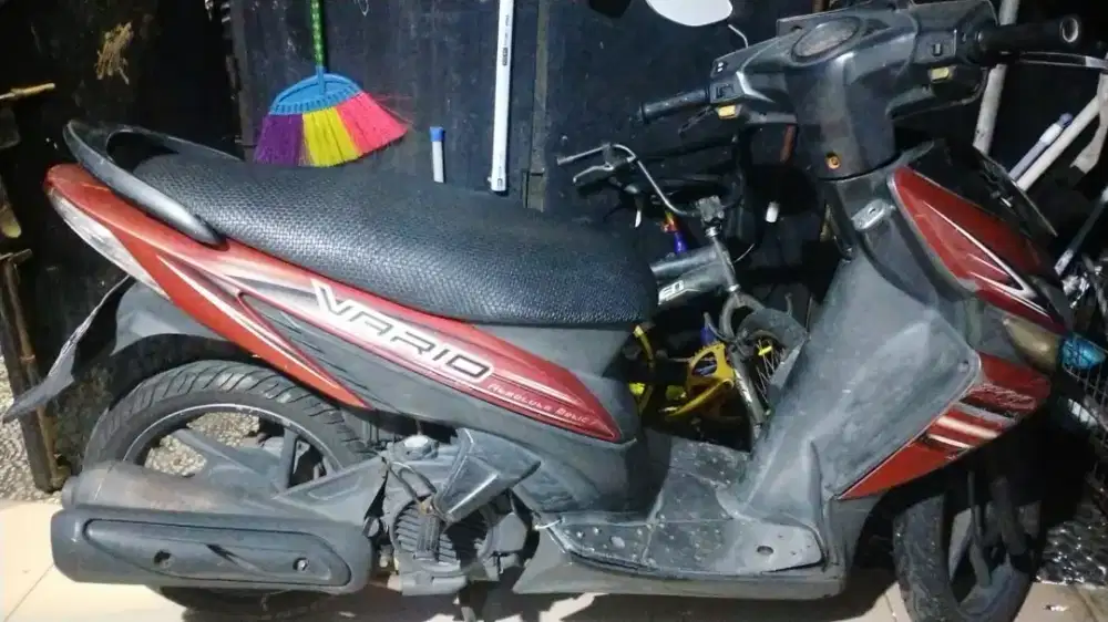 BU di jual cepat motor honda vario 110 warna merah
