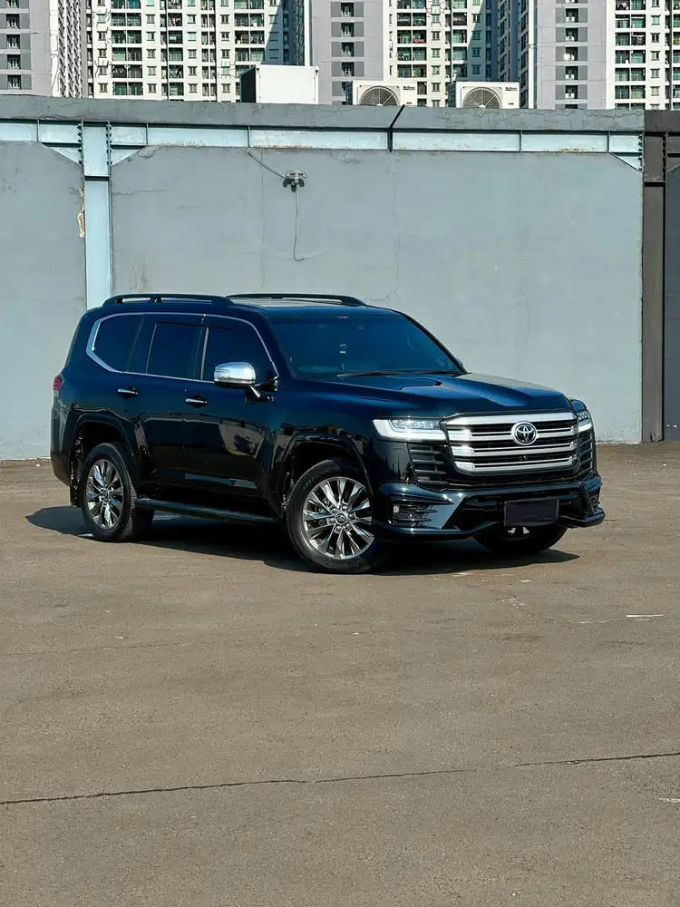 12rb) TOYOTA LAND CRUISER  VX-R 300 4x4 2023 LOW KM