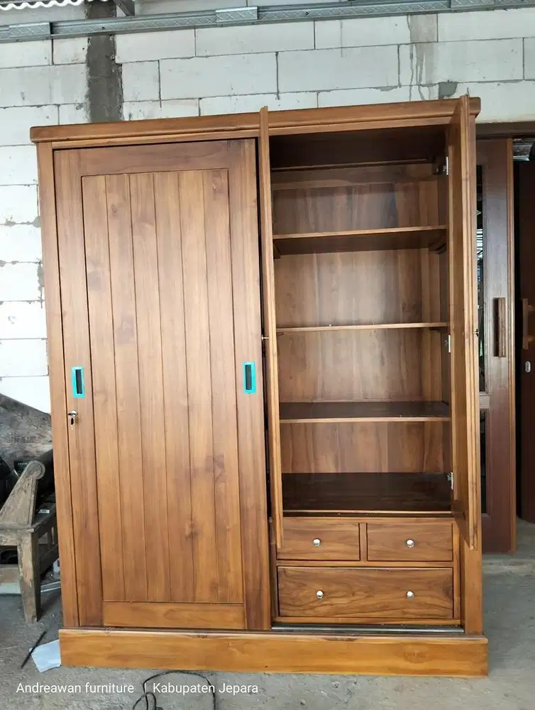 Dijual lemari kayu jati asli