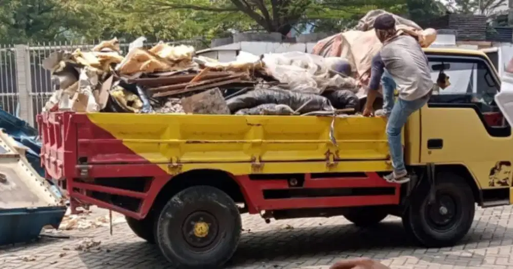 Buang puing tanah dan smph