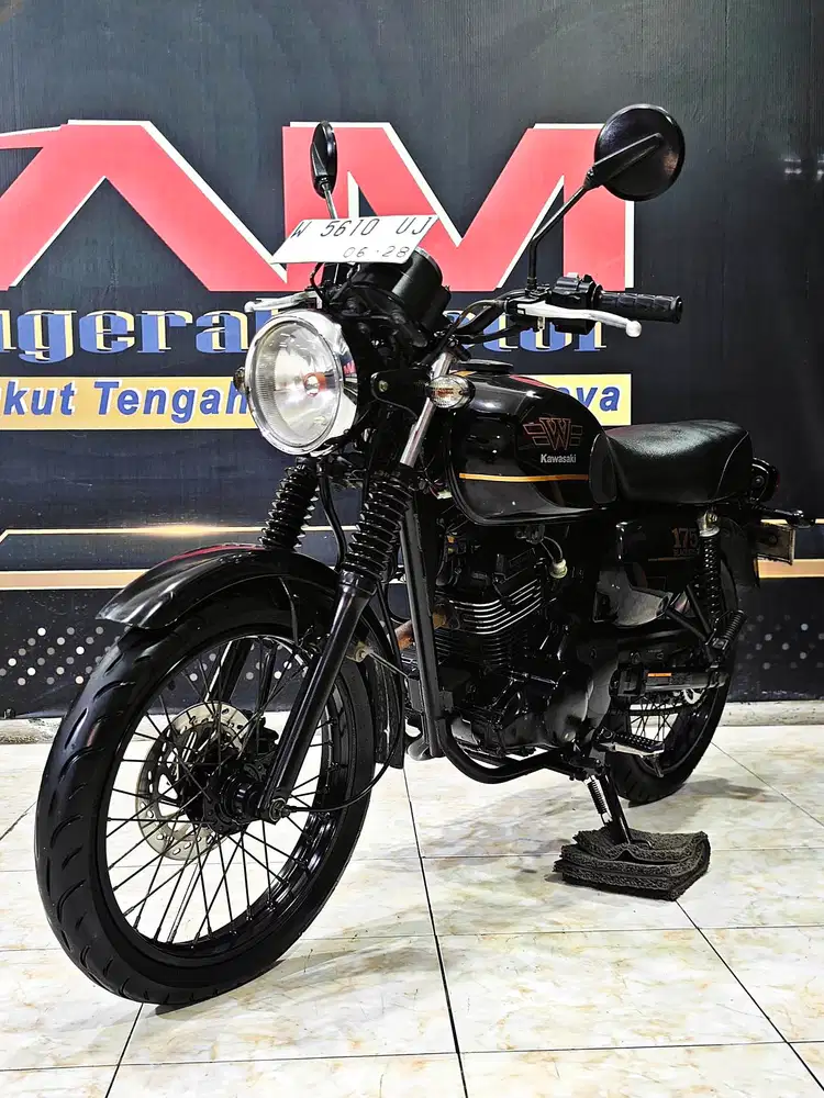 W175 Black Glossy 2018 clasic keren gaya mewah. Anugerah motor rungkut