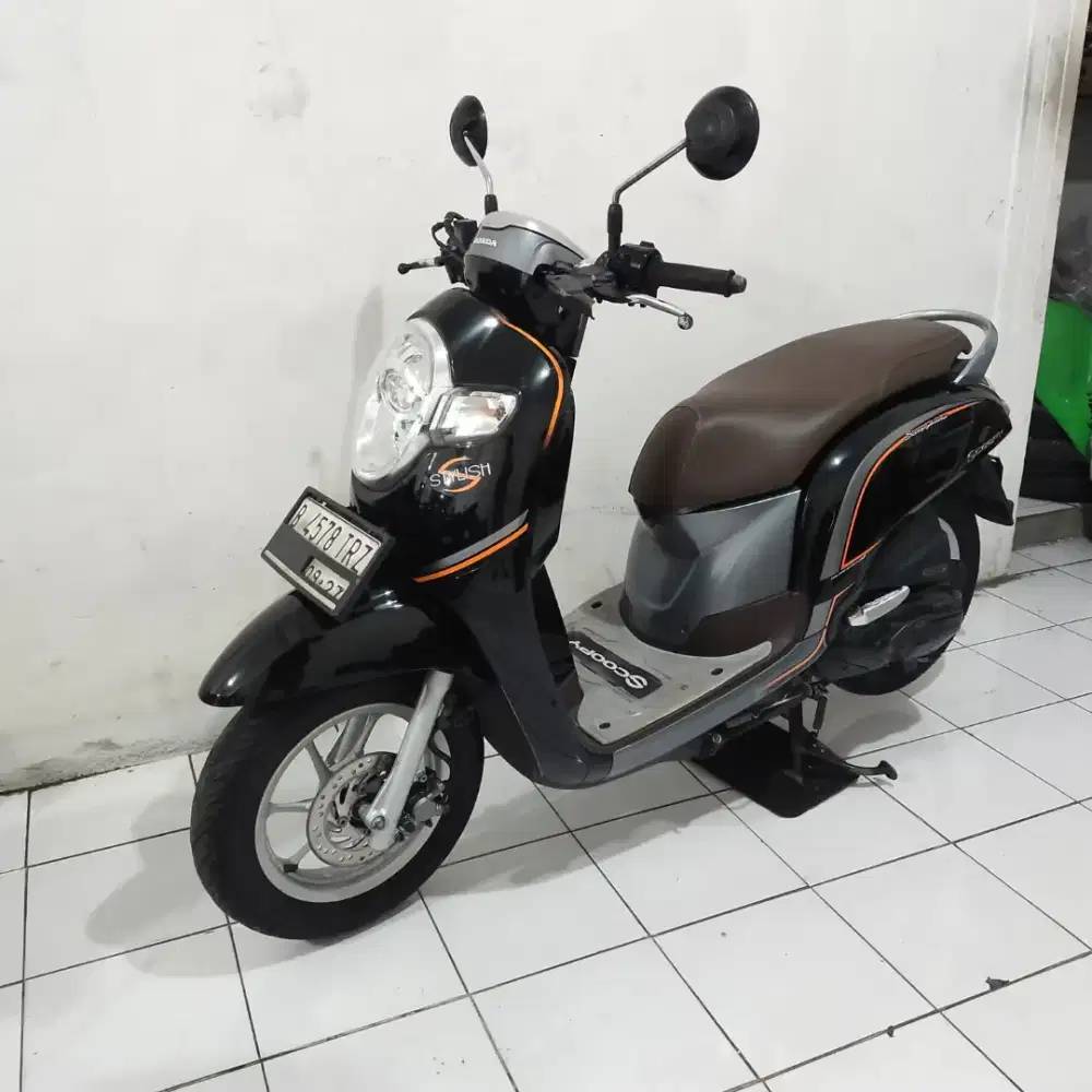 Honda Scoopy Donat 2017 Orisinil lengkap Bagus Mesin Aluss