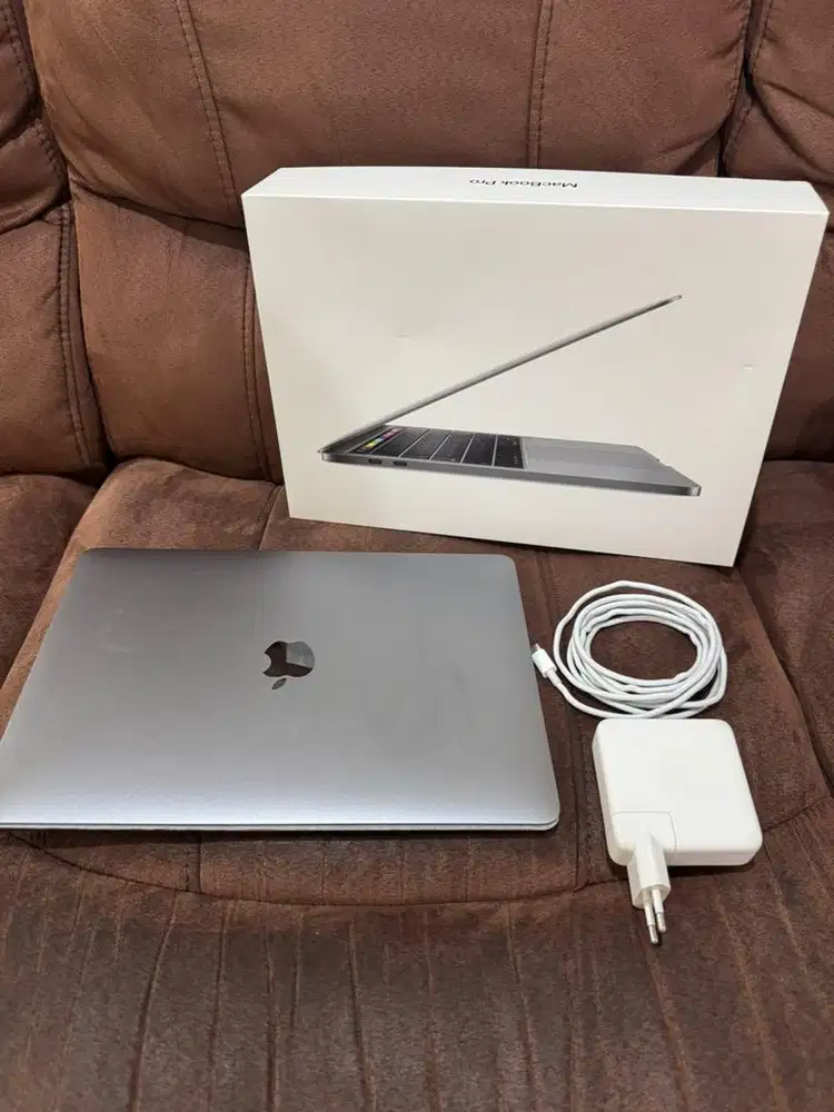 EX IBOX MACBOOK PRO RETINA 13 INCH 8/128 GB TOUCHBAR 2019 A2159