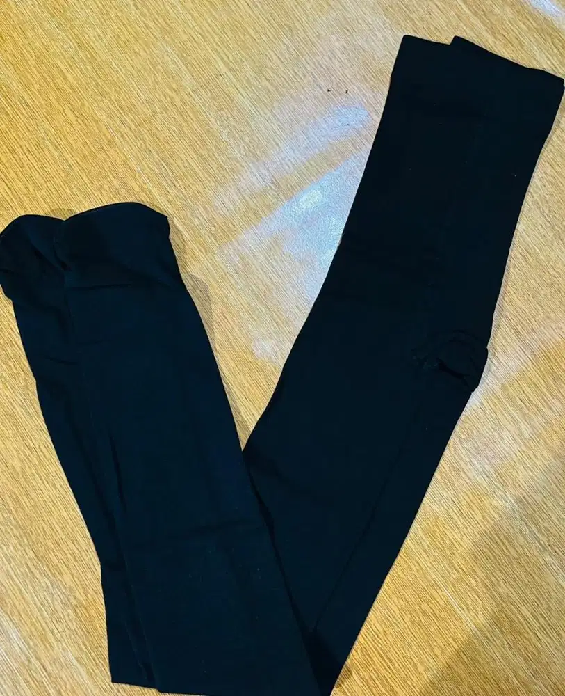 Legging hitam elastis