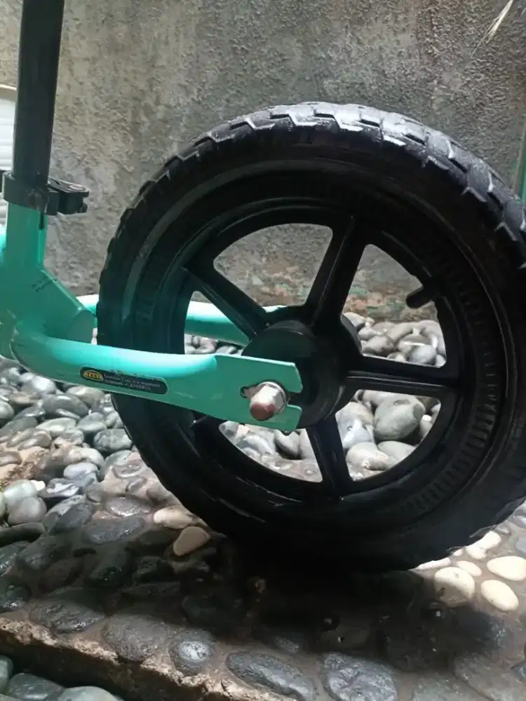 Sepeda balance London taxi preloved tosca original