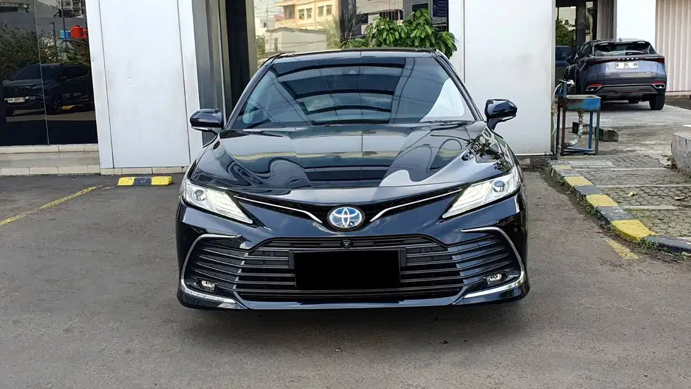 Toyota Camry 2.5 Hybrid TSS Sunroof JBL AT Hitam 2023 Like New Record