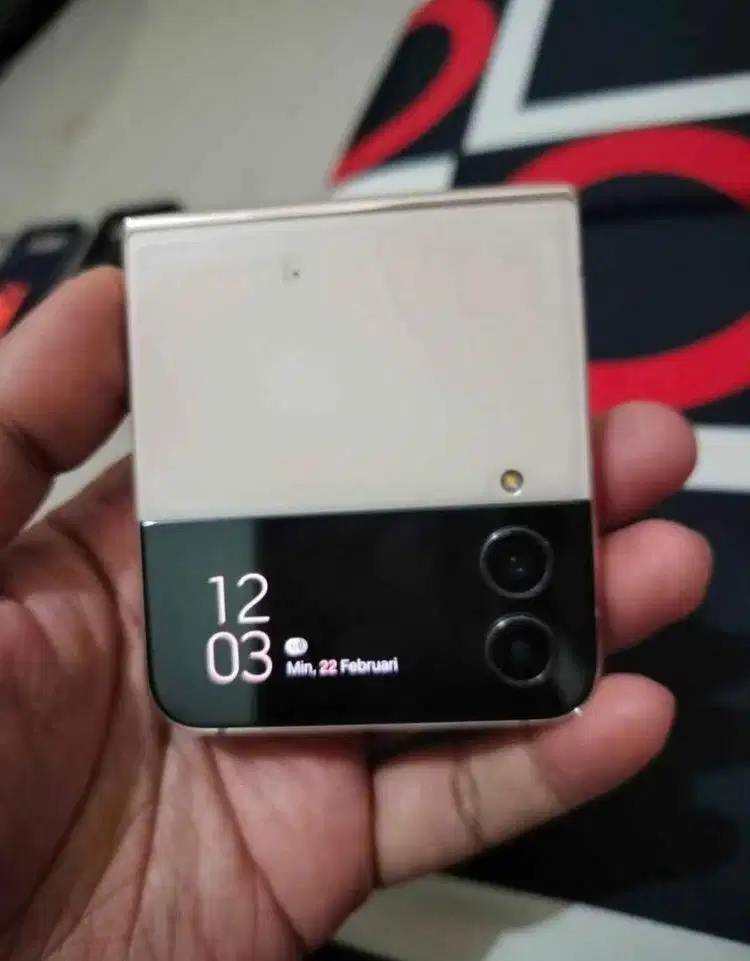 Samsung Z Flip 4 8/255 ori SEIN